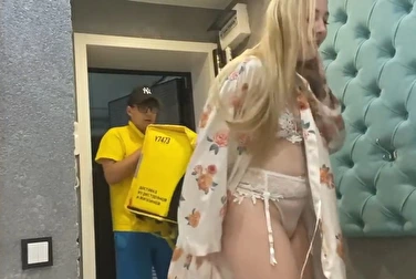 Ты из Яндекс Еда? Я скажу тебе да! Вот и еби меня вместо оплаты