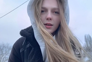 Я её подвёз, она мне отсосала! Совсем она не шлюха, это жизнь такая